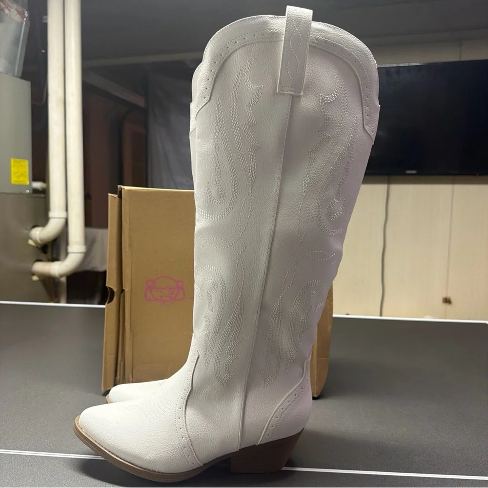 NIB Sugar Womens Tall White Cowboy Cowgirl Boots PointedToe Embroidered Size 8.5